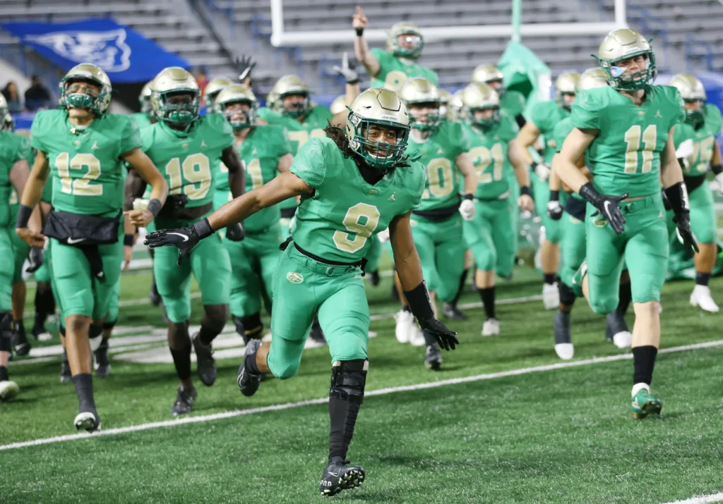 The Best High School Football Uniforms: #24-22 - 18 Stripes