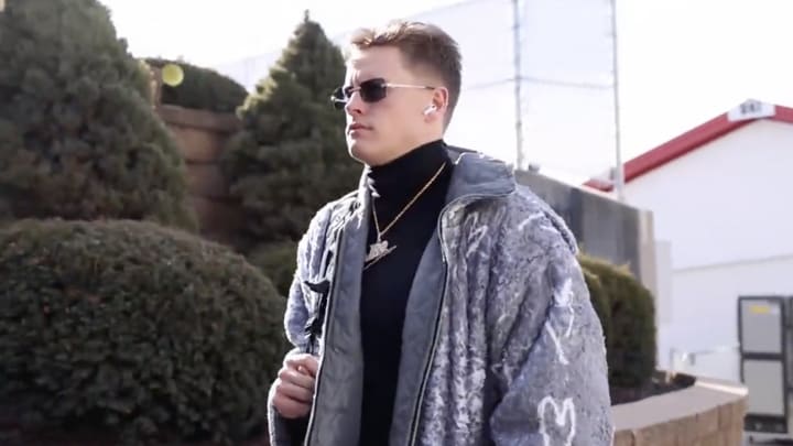 Joe Burrow's Super Bowl outfit ended up being extremely sad 