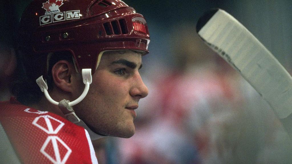 Eric Lindros finally puts on Quebec Nordiques jersey for first time