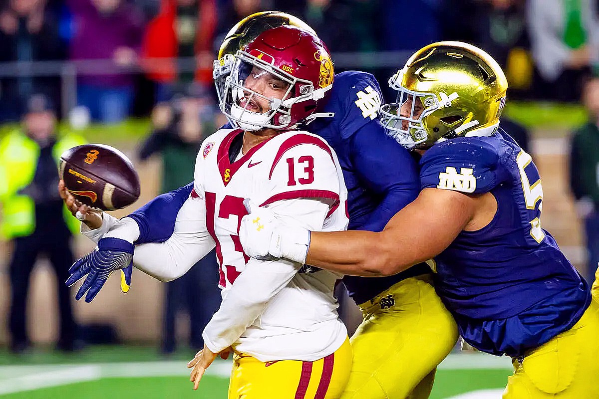 Bryce Harper, Ohio State fan, throws an 'O-H' to young Notre Dame